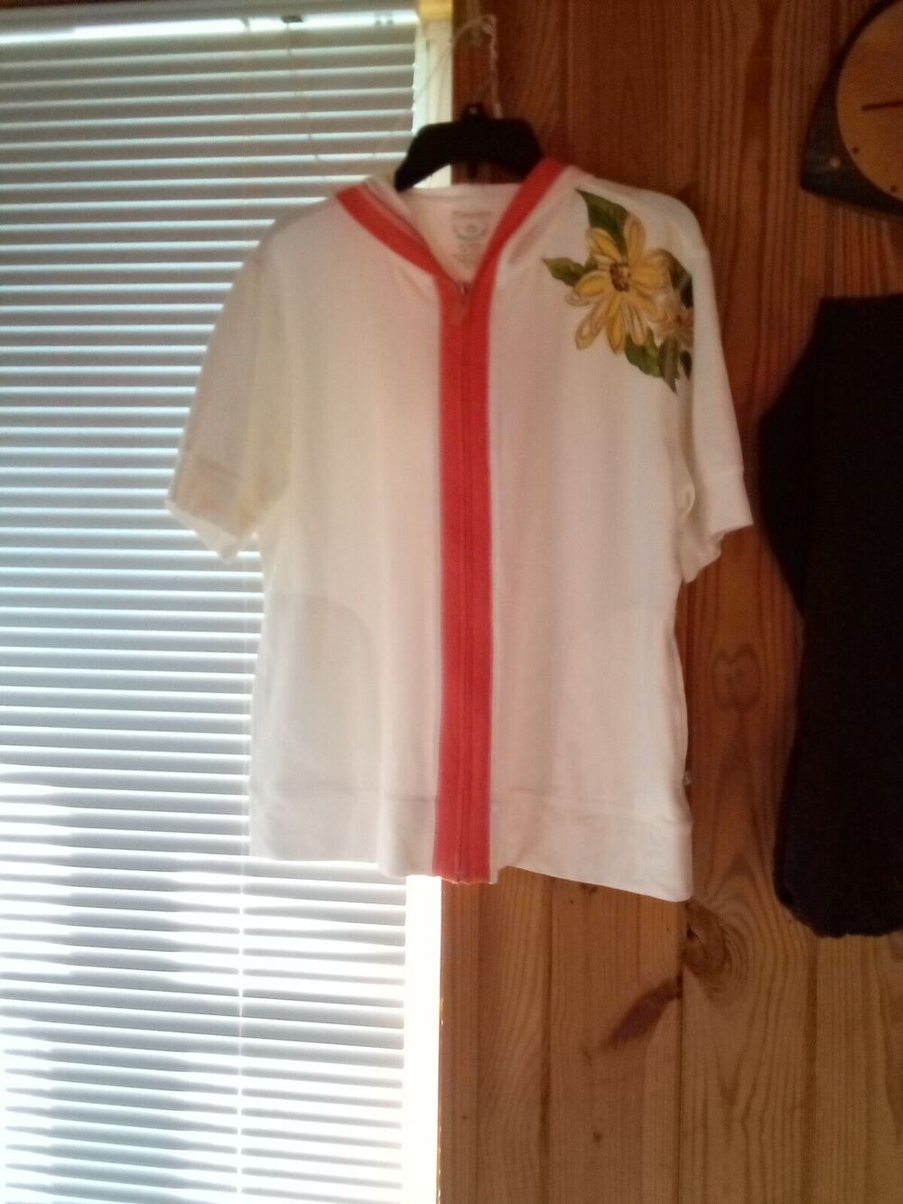 Zenergy Chico's Size 2 Zip Front Short Sleeve Hoodie Ivory with flower